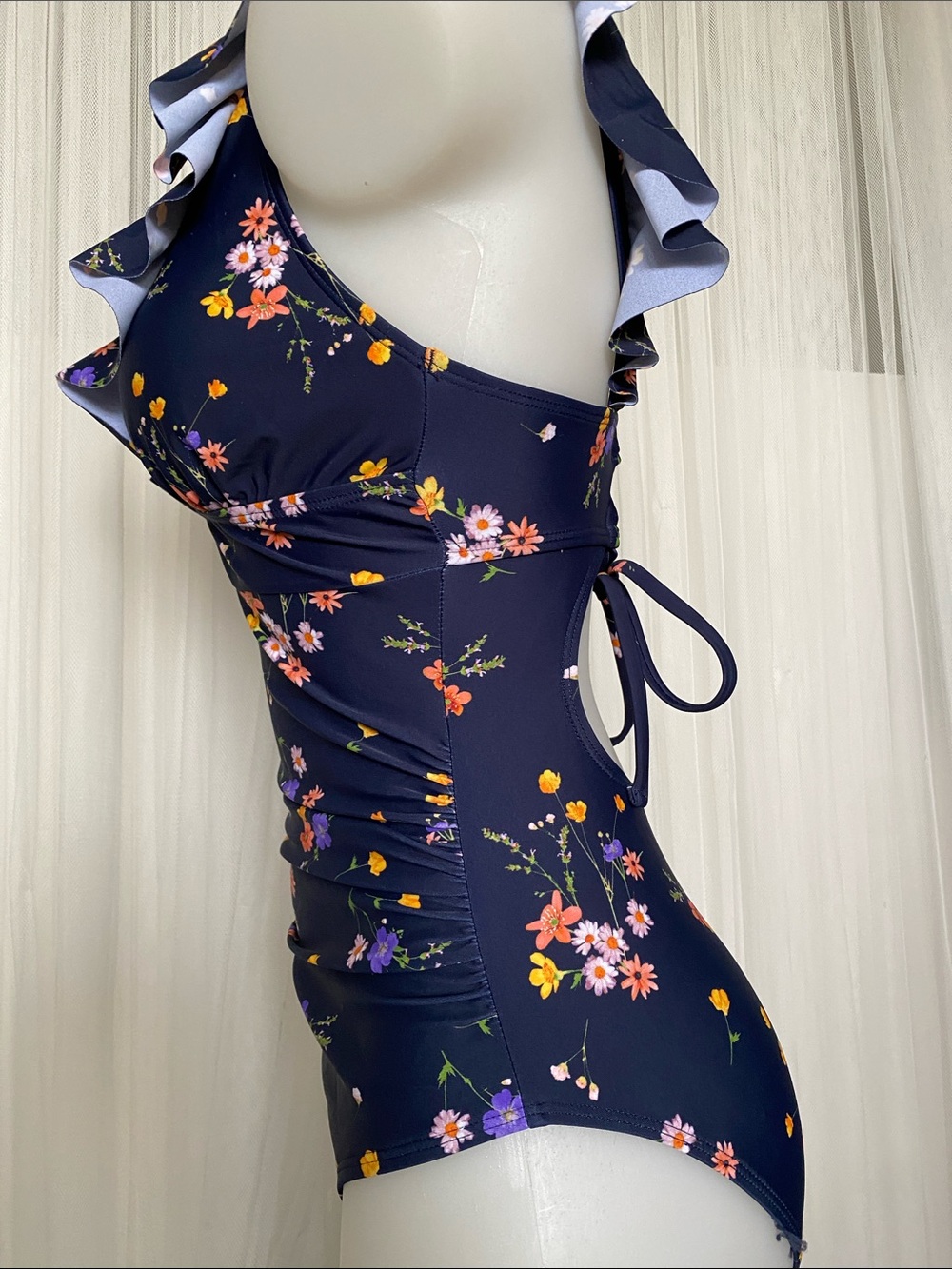 Cupshe Woman’s Navy Floral Ruffle One-Piece Swimsuit Size 6-8 - Picture 7 of 12